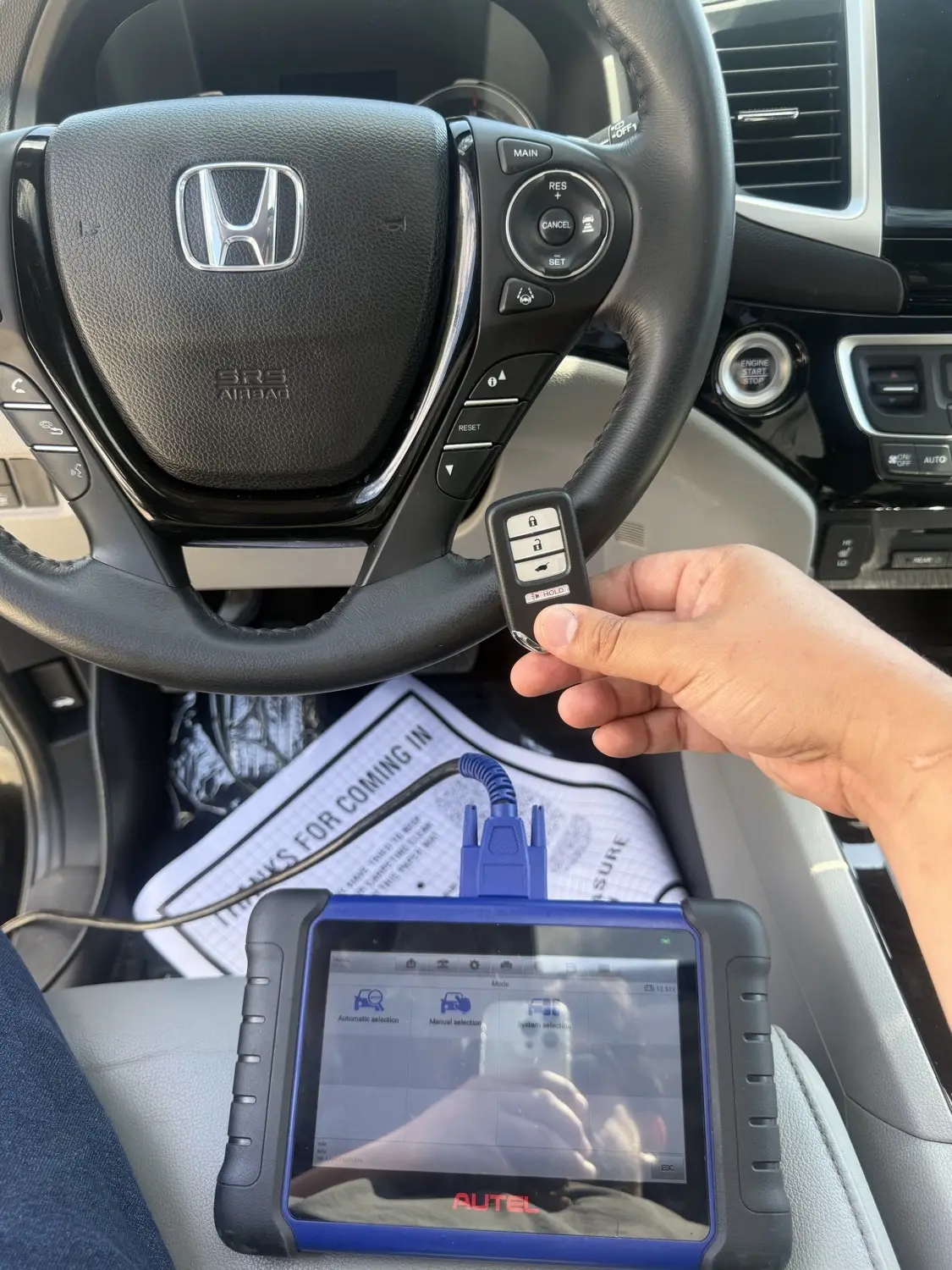 4Keys Locksmith technician programming Honda car keys on-site in Metro Atlanta