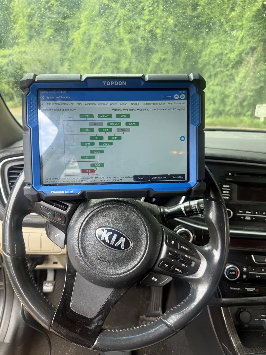 4Keys Locksmith technician programming Kia car keys on-site in Metro Atlanta